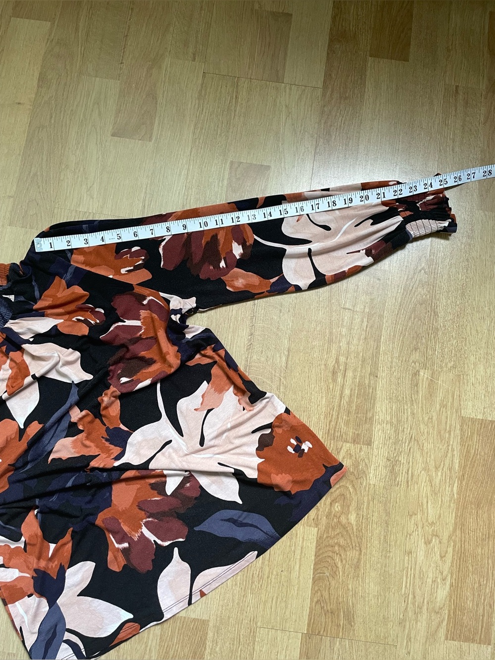 RW&CO Floral Mock Neck Blouse Size Large Smocked Long Sleeve Stretch Top - Picture 8 of 8
